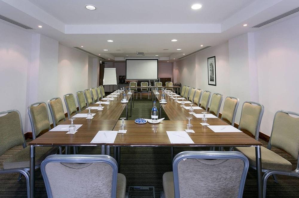 Rochestown Park & Leisure Centre Hotel 4*